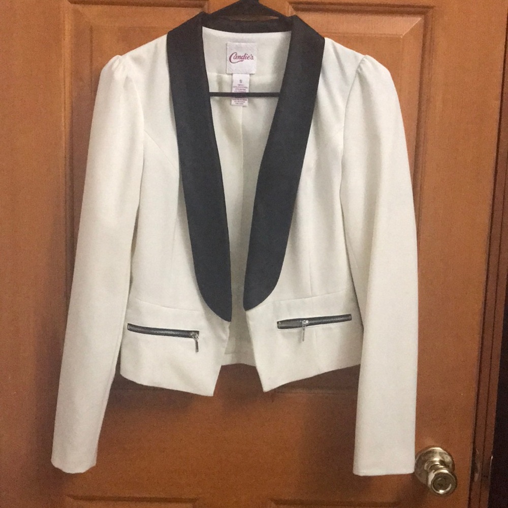 Small black n white blazer